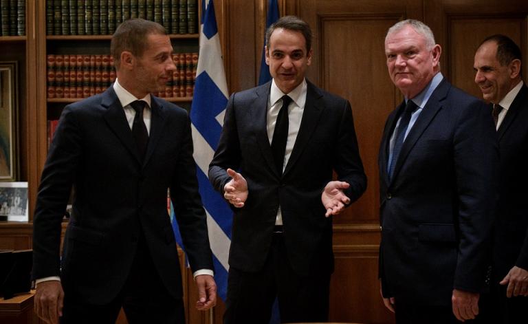 Υπογράφηκε το μνημόνιο της κυβέρνησης με UEFA και FIFA – Τι προβλέπει για το ποδόσφαιρο