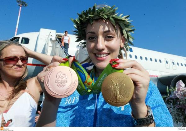 Ιστορική στιγμή για την Κορακάκη: Γυναίκα η πρώτη λαμπαδηδρόμος