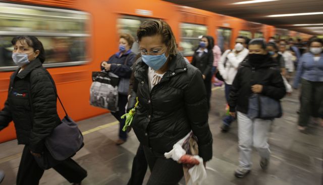 Χειρουργικές μάσκες: Σε έλλειψη και στην ελληνική αγορά – Πόσο κοστίζουν