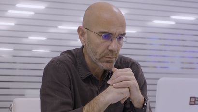 MEGA PAPERS : Πρεμιέρα για την εκπομπή του Χάρη Καρανίκα στο MEGA