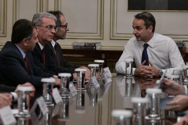 Αλλάζει ρότα για το προσφυγικό η κυβέρνηση: Από την καταστολή στη συναίνεση και τα μέτρα στήριξης