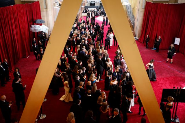 Oscars 2020 : Λαμπερές παρουσίες στο κόκκινο χαλί