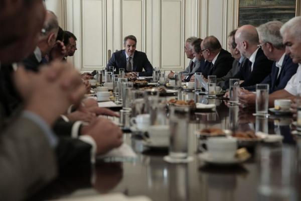 Editorial To Vima: Raise wages!