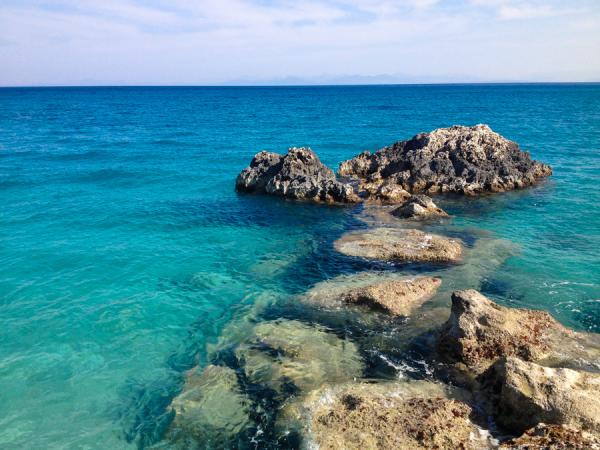 Άγιος Νικήτας : Τα γαλαζοπράσινα νερά της Λευκάδας
