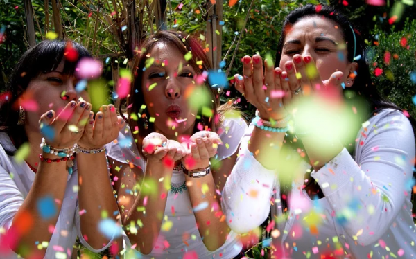 Το ότι έχεις σχέση δε σημαίνει ότι είναι οκ να ξεχνάς τους φίλους σου