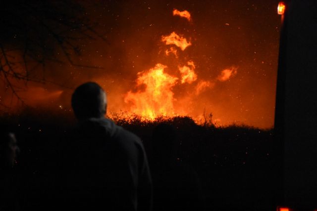 Μεγάλη φωτιά σε εξέλιξη στην Αργολίδα -Τραυματίστηκε πυροσβέστης