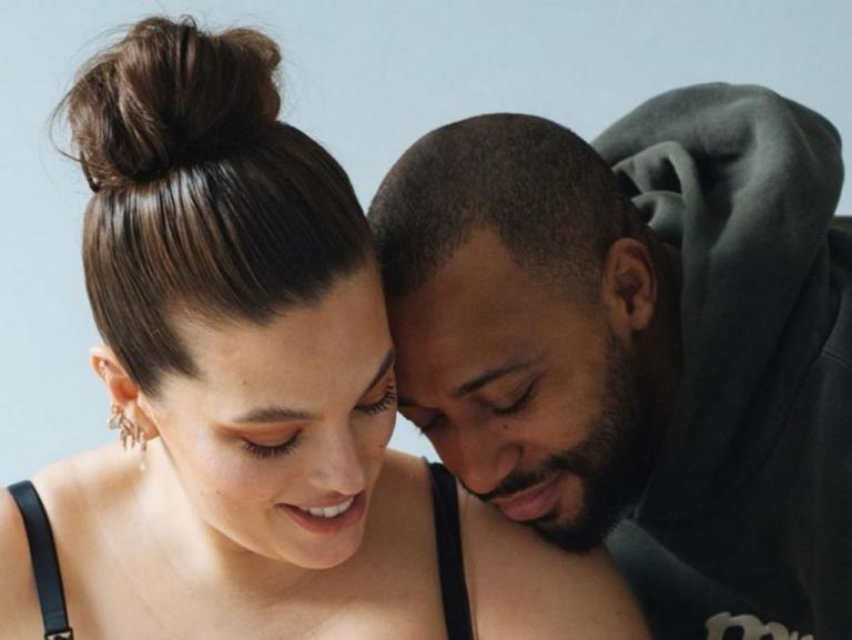 Άσλεϊ Γκράχαμ: Η τρυφερή φωτογραφία ενώ θηλάζει τον γιο της