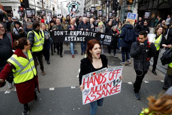 Διαδήλωσαν στο Λονδίνο κατά της έκδοσης του Τζούλιαν Ασάνζ