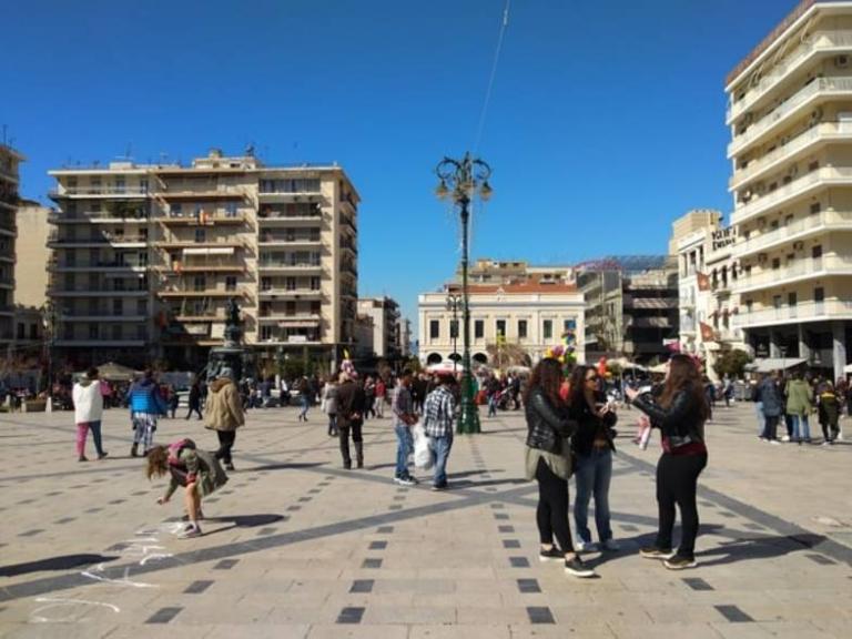 Πάτρα : Σε ρυθμούς καρναβαλιού παρά την ακύρωση της παρέλασης