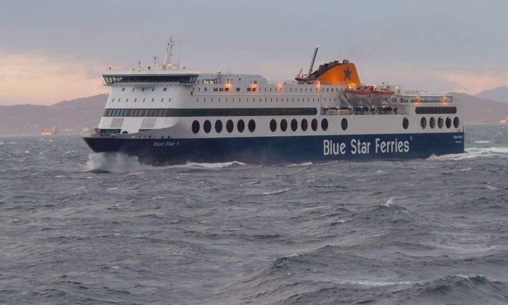 Ρόδος : Πλοίο δεν μπορεί να δέσει λόγω κακοκαιρίας