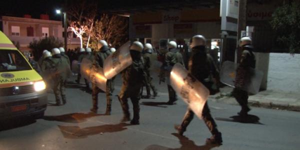 Περίεργο μήνυμα στα κινητά ξεσηκώνει τους μετανάστες στη Μόρια – Συμπλοκές και στη Χίο