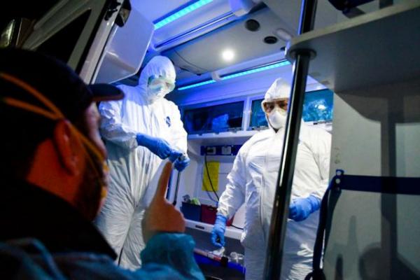 Κοροναϊός : Τραγική κατάσταση στα νοσοκομεία – Σοκαριστικές εικόνες από τα πρόσωπα των νοσηλευτών