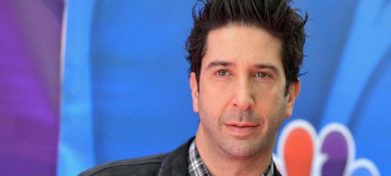 Ντείβιντ Σουίμερ : Αποκαλύπτει γιατί «Τα Φιλαράκια» παραμένουν διαχρονικά αγαπητά