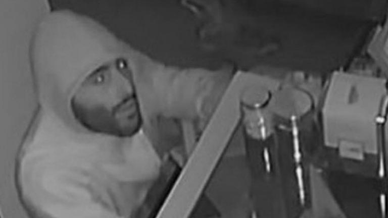 Βίντεο καταγράφει την καταδρομική διάρρηξη καταστήματος στη Θεσσαλονίκη