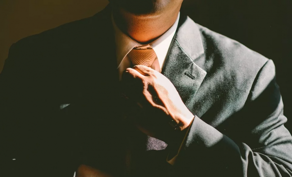 Τα ζώδια όταν ερωτεύονται τον συνάδελφό τους από το γραφείο