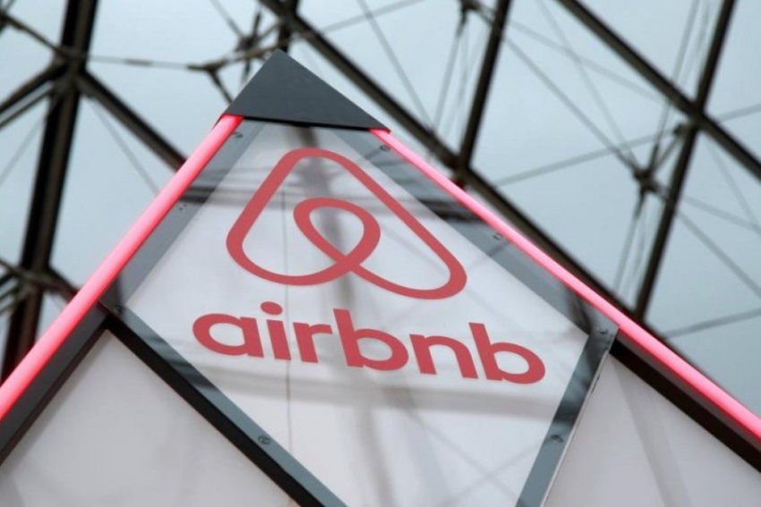 Airbnb : Γιατί μειώνονται τα εισοδήματα από τις βραχυχρόνιες μισθώσεις 