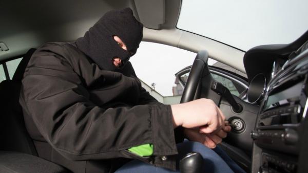 Καρέ – καρέ η κλοπή αυτοκινήτου αξίας 47.000 ευρώ σε λιγότερο 60 δευτερόλεπτα