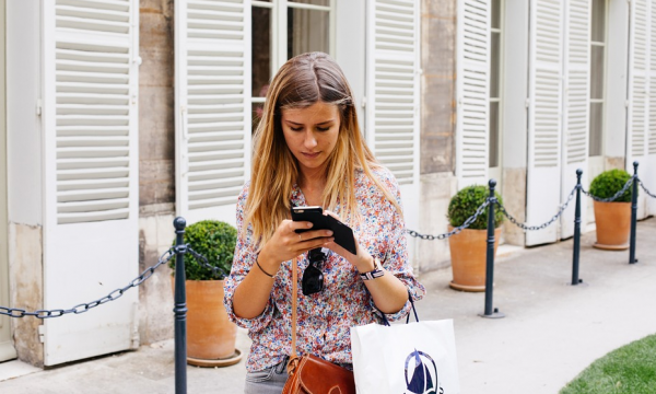 Μήπως σε «γλυκοκοιτάει» ο κολλητός του;