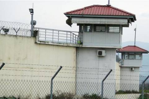 Τρίκαλα: Έριξαν με drone ναρκωτικά και κινητά στις φυλακές