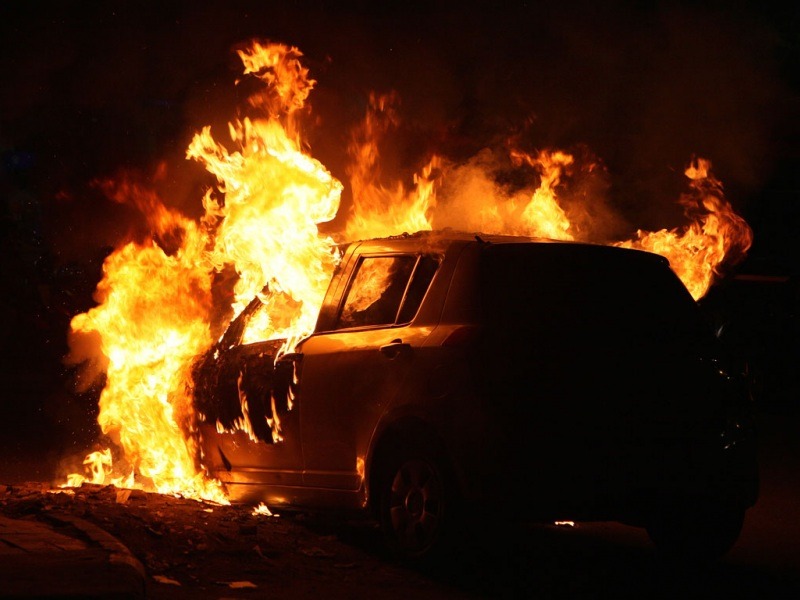 Κρήτη: Φωτιά πήρε αμάξι - Προκλήθηκαν ζημιές