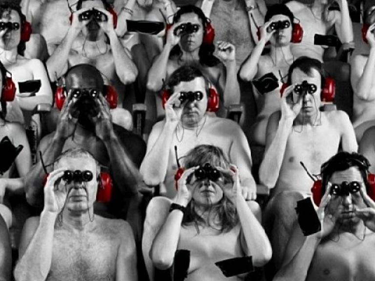 Κι εγώ τι να κάνω; Η απειλή του κοινωνικού μιθριδατισμού