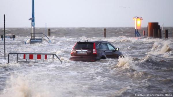 Η Γερμανία οχυρώνεται για τον τυφώνα “Σαμπίνε”