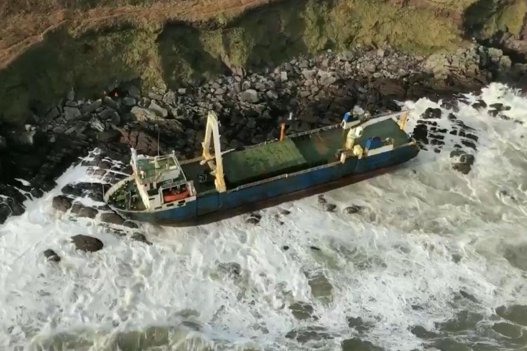 Πλοίο φάντασμα ξεβράστηκε στην Ιρλανδία – Περιπλανιόταν 16 μήνες στη μέση του Ατλαντικού