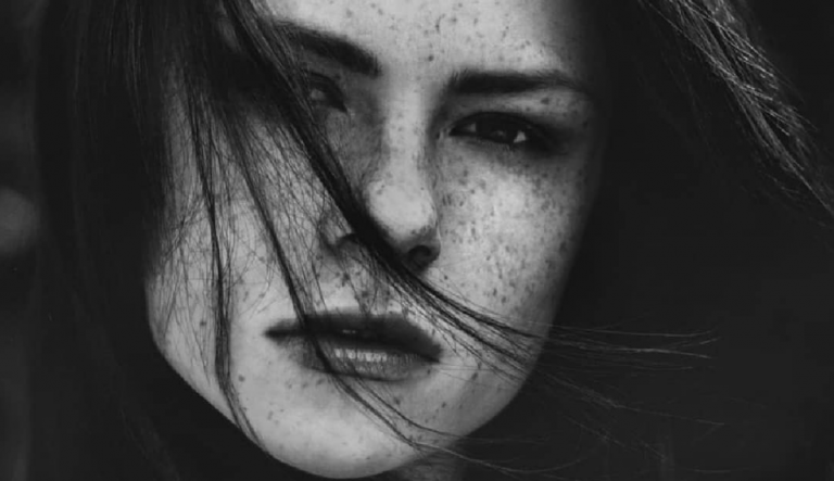 Αυτοί είναι οι λόγοι που νιώθεις μόνη ενώ έχεις σύντροφο