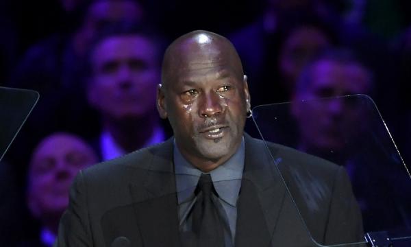 Λύγισε ο Τζόρνταν στην τελετή για την μνήμη του Κόμπε