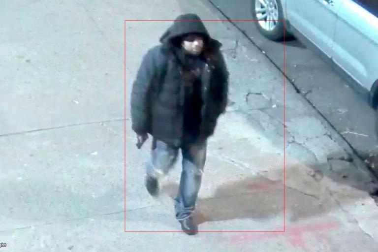 Συναγερμός στις ΗΠΑ: Ένοπλος άνοιξε πυρ μέσα στο αστυνομικό τμήμα του Μπρονξ