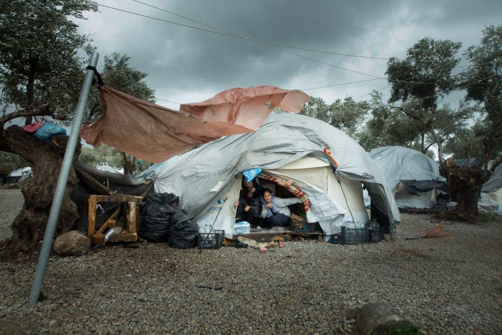 «Βράζει» η Λέσβος: Στους δρόμους ξανά οι κάτοικοι – «Τάγματα εφόδου» κατά προσφύγων