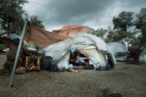 «Βράζει» η Λέσβος: Στους δρόμους ξανά οι κάτοικοι – «Τάγματα εφόδου» κατά προσφύγων