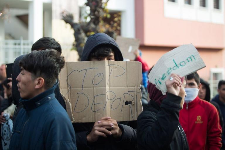 Έρευνα: Πάνω από έξι στους δέκα πρόσφυγες κάτοχοι μεταπτυχιακού ή διδακτορικού