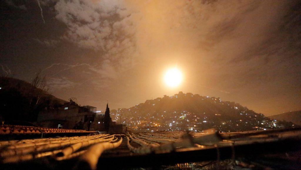 Ομοβροντία ισραηλινών πυραύλων σε Δαμασκό και Γάζα – «Συναγερμός στη Συρία»