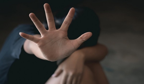 Ρόδος: Κάθειρξη 12 ετών σε κομμωτή για αποπλάνηση ανηλίκων