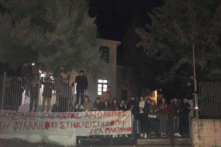 Προσφυγικό : «Εμπόλεμη» κατάσταση στα νησιά – Σε θέση μάχης οι κάτοικοι ενώ κατεβαίνουν μπουλντόζες και ΜΑΤ