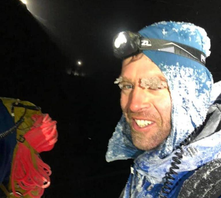 Κακοκαιρία Κιάρα: Έκαναν το λάθος και πήγαν για πεζοπορία με χιονοθύελλα και φορώντας τα… αθλητικά τους