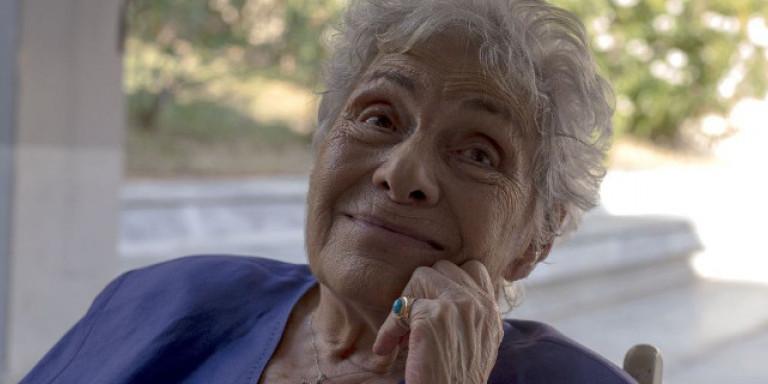 Κική Δημουλά : Κρίσιμες οι επόμενες ώρες – Το πρώτο ιατρικό ανακοινωθέν