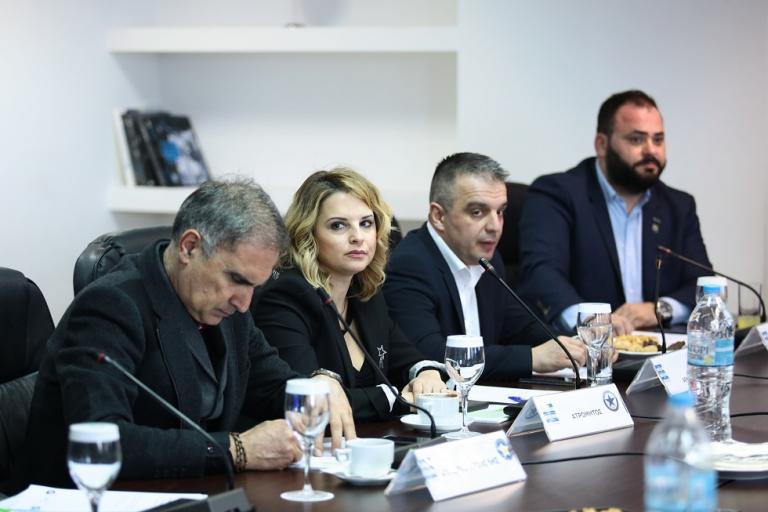 Super League : Με ηλεκτρονική κλήρωση τα πλέι οφ – 950 ευρώ σε κάθε ματς η γραμμή οφσάιντ