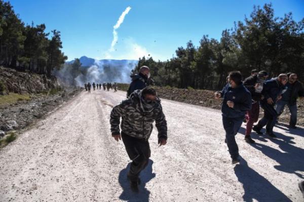 Προσφυγικό: «Βράζουν» τα νησιά του Αιγαίου – Γενική απεργία και διαδηλώσεις, αμετακίνητη η κυβέρνηση