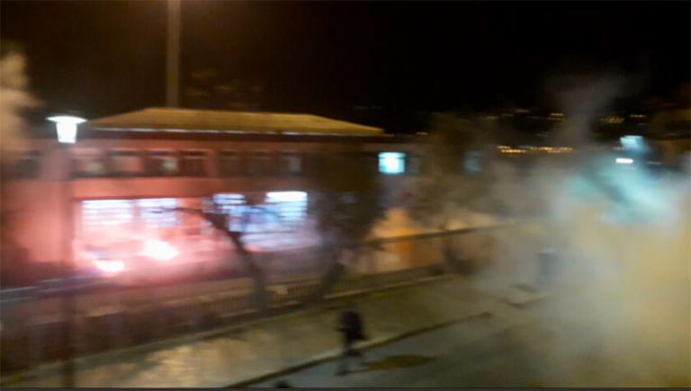 Προσφυγικό : Νύχτα έντασης με χημικά και δακρυγόνα στη Χίο και τη Λέσβο