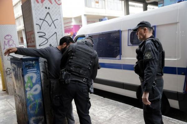 Ευρεία αστυνομική επιχείρηση στο κέντρο της Αθήνας : 129 προσαγωγές μετά το φονικό στην Μενάνδρου