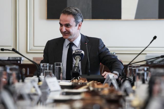Le Figaro : Η κυβέρνηση Μητσοτάκη θέλει να επαναπατρίσει τα «μυαλά» της Ελλάδας