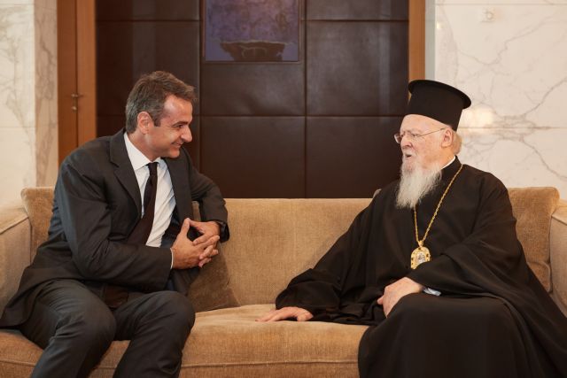 Συνάντηση Μητσοτάκη με τον Οικουμενικό Πατριάρχη στο Άμπου Ντάμπι