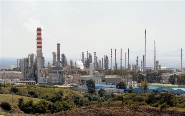 Αγιοι Θεόδωροι : Τέσσερις τραυματίες από πυρκαγιά στα διυλιστήρια της Motor Oil