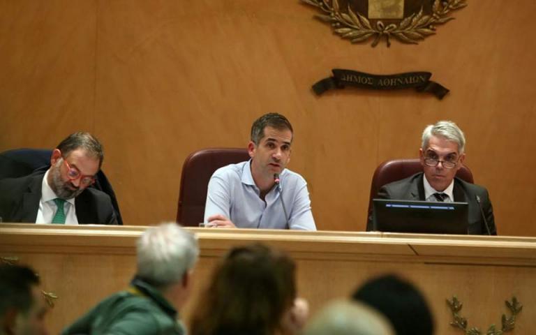 Δημοτικό Συμβούλιο Αθήνας : Χυδαία επίθεση Κασιδιάρη και πληρωμένη απάντηση από Μπακογιάννη