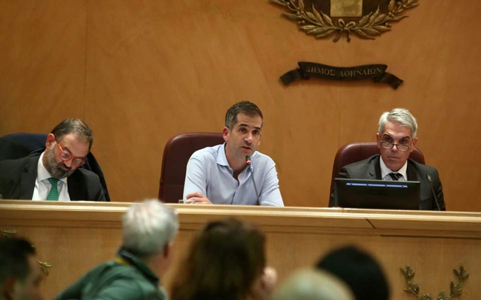 Δημοτικό Συμβούλιο Αθήνας : Χυδαία επίθεση Κασιδιάρη και πληρωμένη απάντηση από Μπακογιάννη