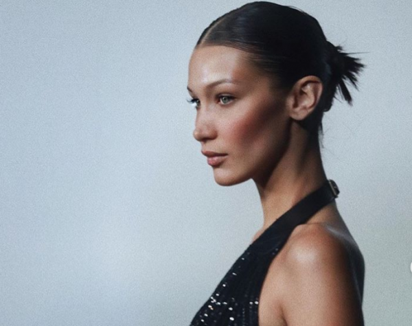 Μπέλα Χαντίντ : Oι αποκαλυπτικές φωτογραφίες που «έριξαν» το Instagram