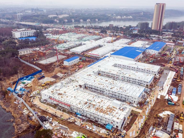 Κοροναϊός : Συνεχίζει να θερίζει στην Κίνα – Δεν επαρκεί το νέο νοσοκομείο