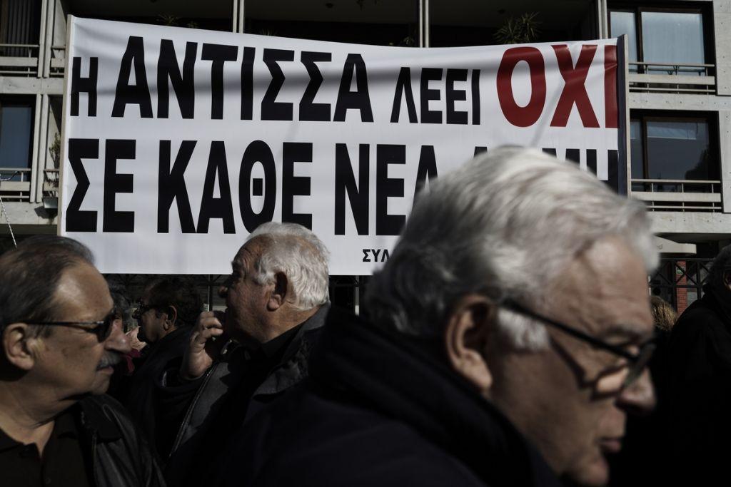 «Μασάζ» στους γαλάζιους βουλευτές για το Προσφυγικό ενώ τα νησιά «βράζουν»